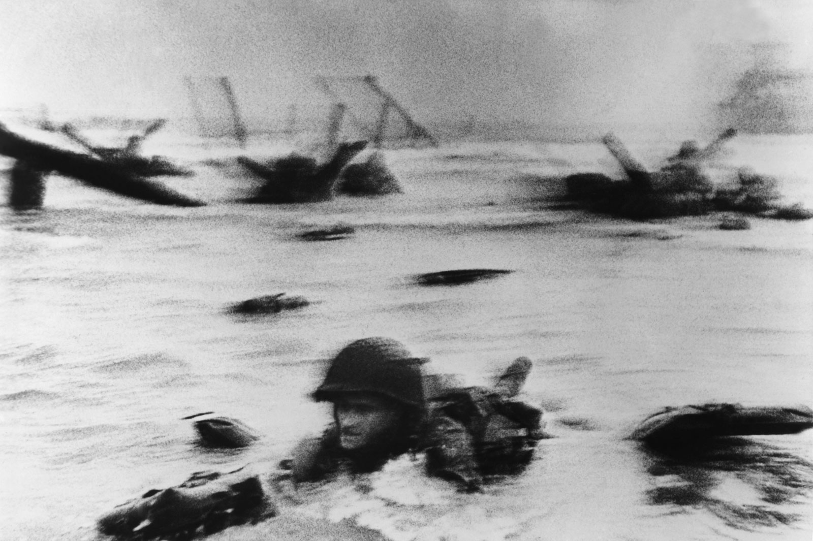 Robert Capa - D-Day Landing, Omaha Beach Normandy (1944)